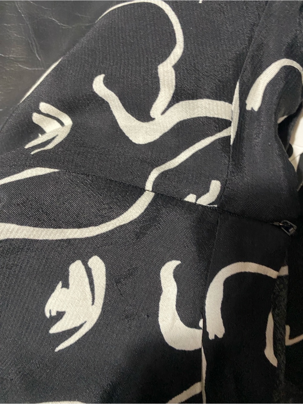 Zara Abstract Face Print Mock Neck Blouse Black White Long Sleeve Art Print Sz M - Picture 10 of 10